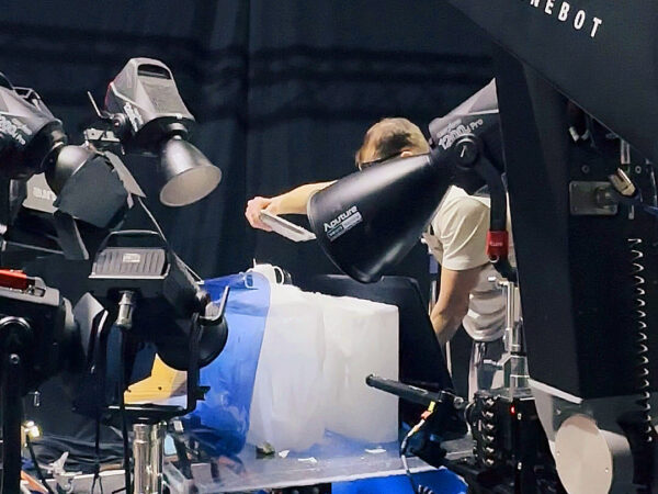 Jak vznikl záběr průletu ledovcovou puklinou (Backstage)